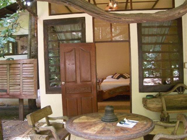 Momchailai Forest Retreat Kanchanaburi Ruang foto